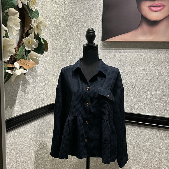 Tops - Navy blue size M brown button down top or jacket. Sheen like new.